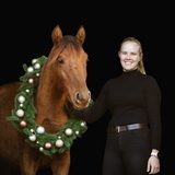 Porträt von Franziska-Sophie G und ihrem Pferd